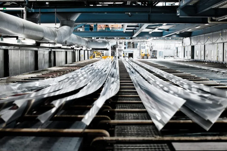 What is the Difference Between Extruded Aluminum and Aluminum?