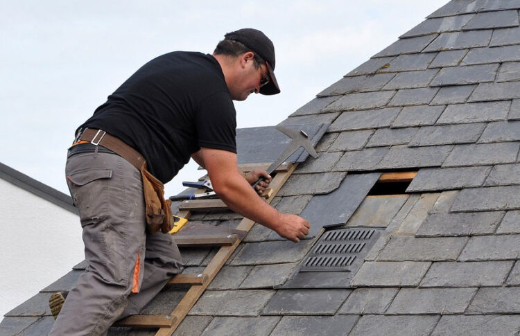 4 Maintenance Tips For Avoiding Major Commercial Roof Repairs: How To Make A Maintenance Plan