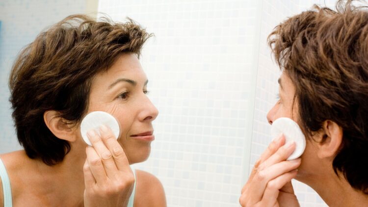 14 Do's And Don'ts For Treating Acne-Prone Skin