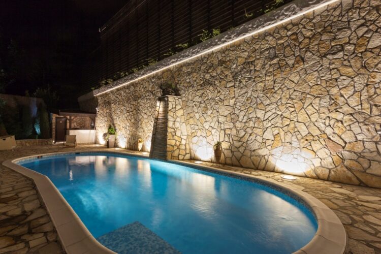 4 Lighting Ideas to Illuminate Your Backyard Swimming Pool