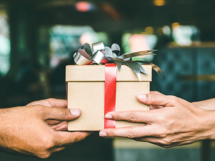 10 Tricks For Saving While Shopping During The Holiday Season