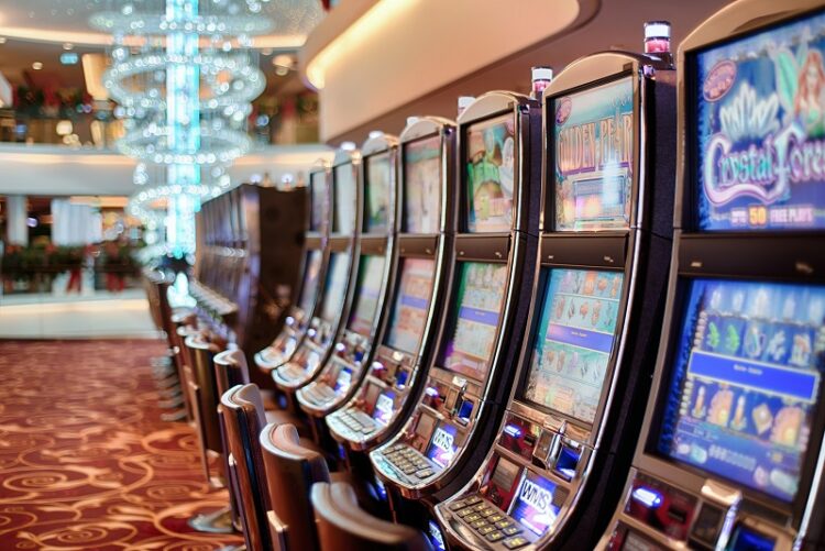 Online Casinos vs. Land-Based Casinos: Pros and Cons