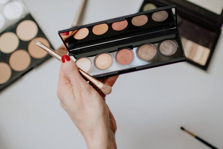 Top 6 Tips To Launch Your Very Own Makeup Brand in 2023
