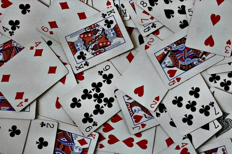 The Psychology of Teen Patti: The Role of Bluffing, Reading Opponents, and Intuition